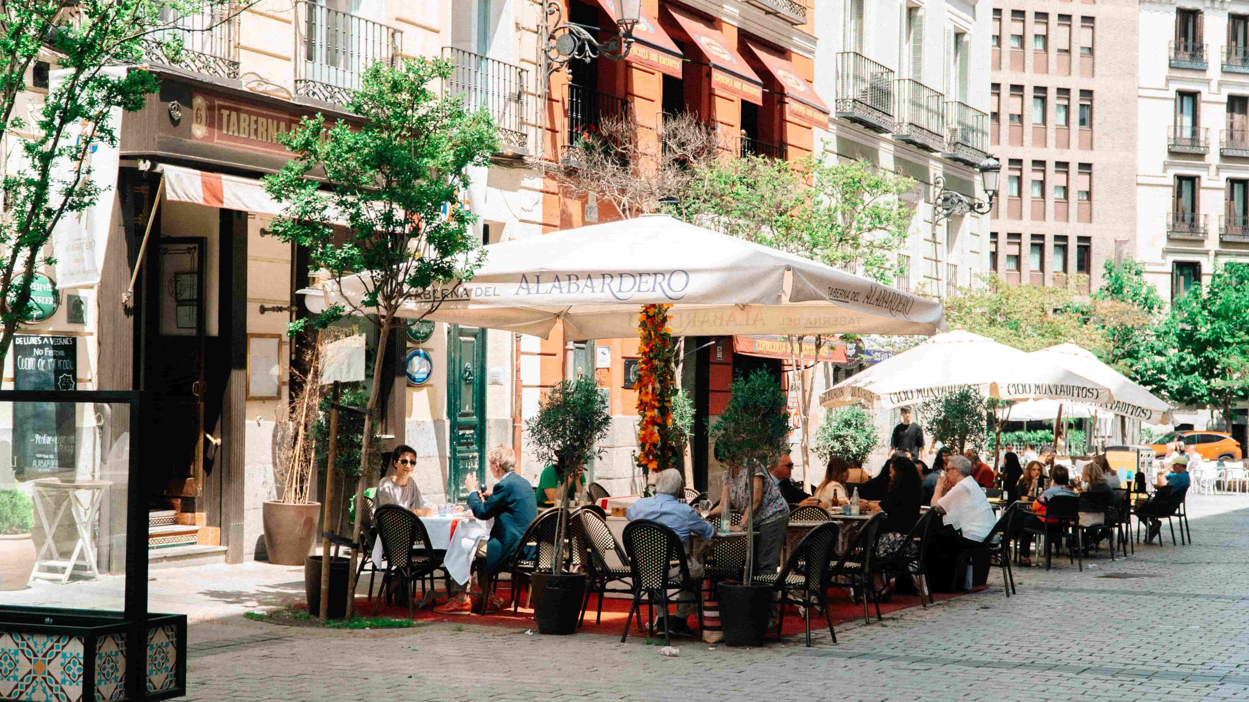 restaurante con terraza zona ópera